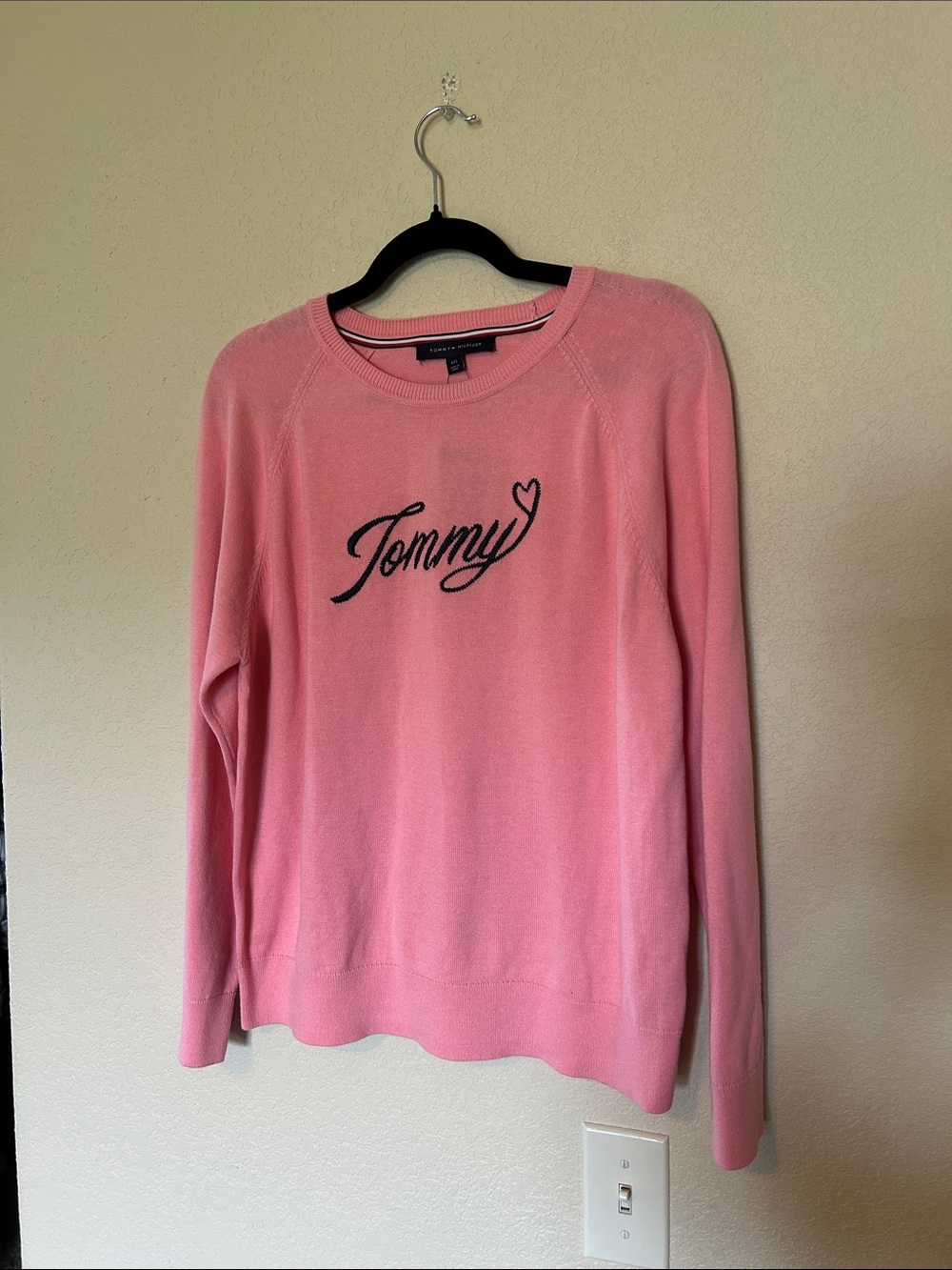 NWT Tommy Hilfiger Pink Logo Crewneck Sweater Heart Script Size Large